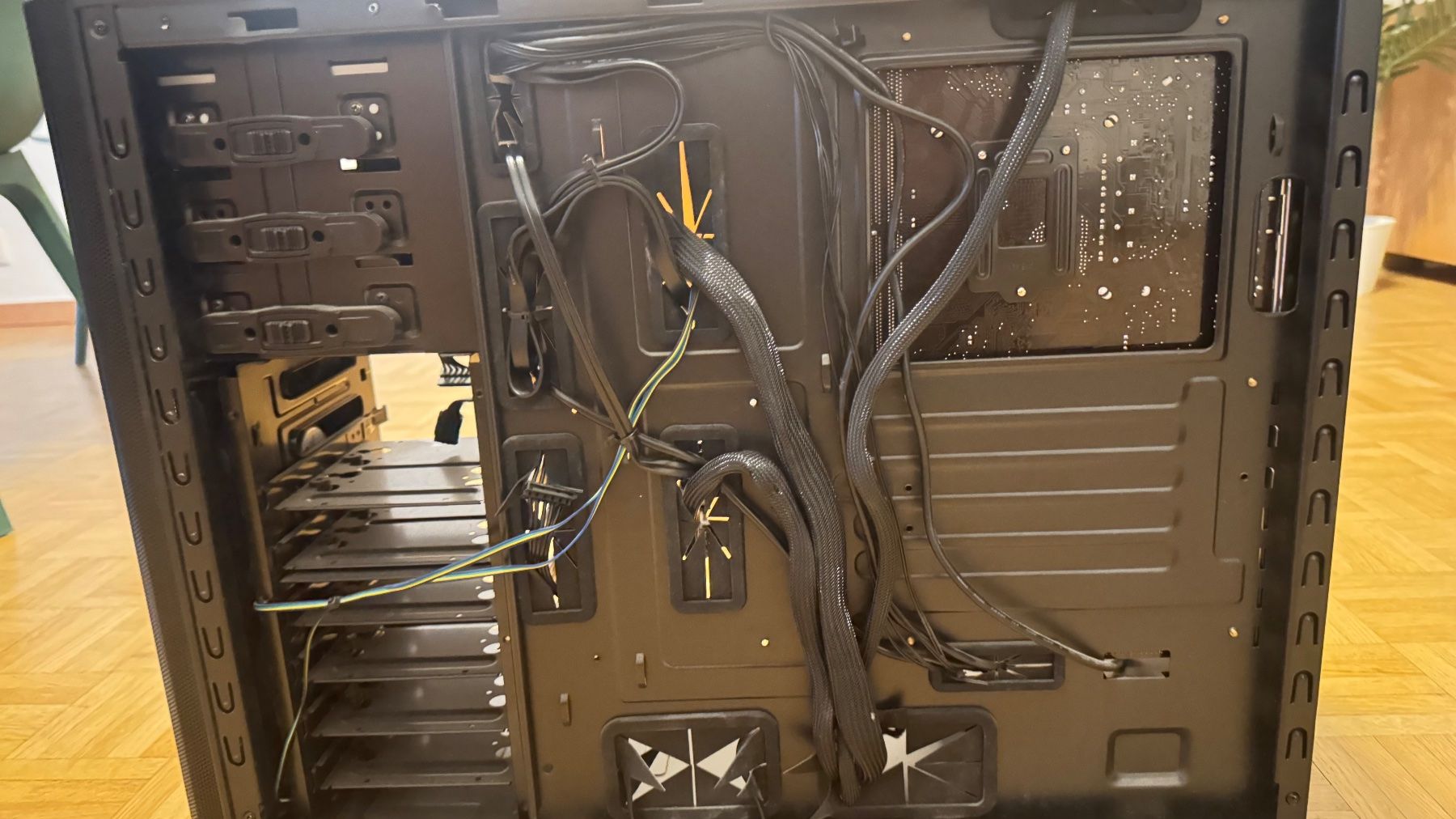 Intel PCs: Ordinateur de Bureau – Gebraucht aus Grand-Lancy von dan_pt5p