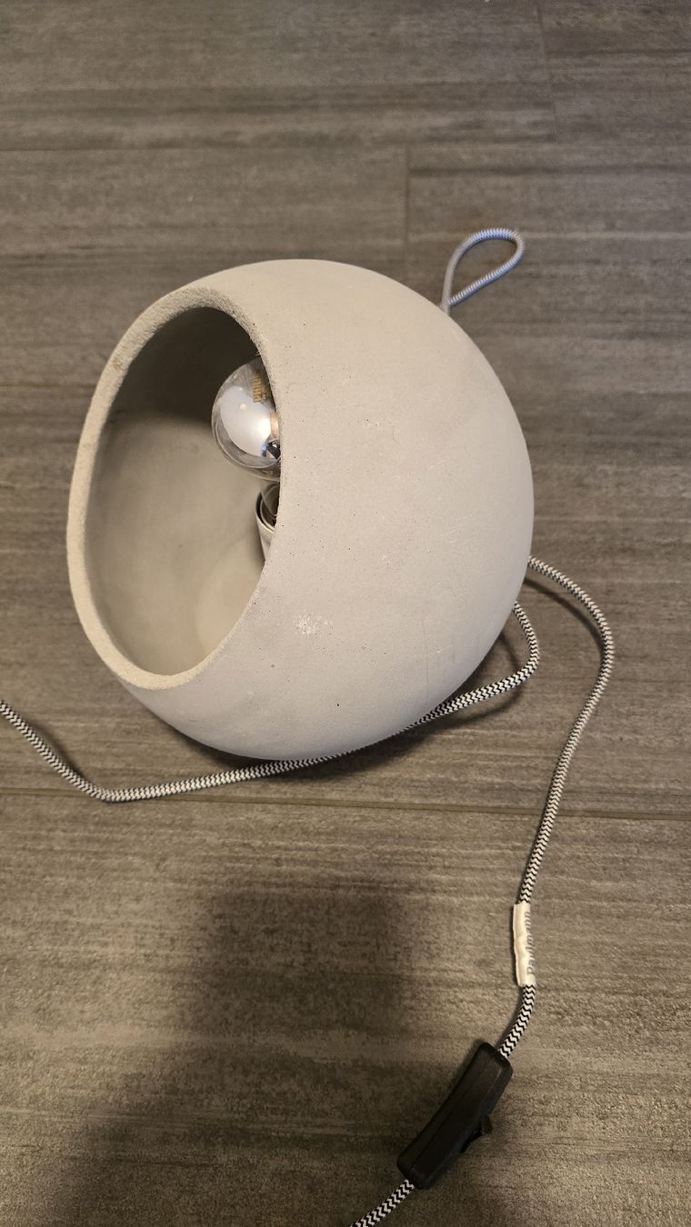 Lampade: betonlampe – Usato da Serneus venduto da flower111