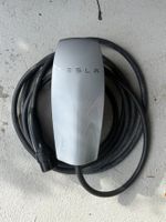 Tesla Wall Connector Gen 2 – 22 kW, silberne Frontblende