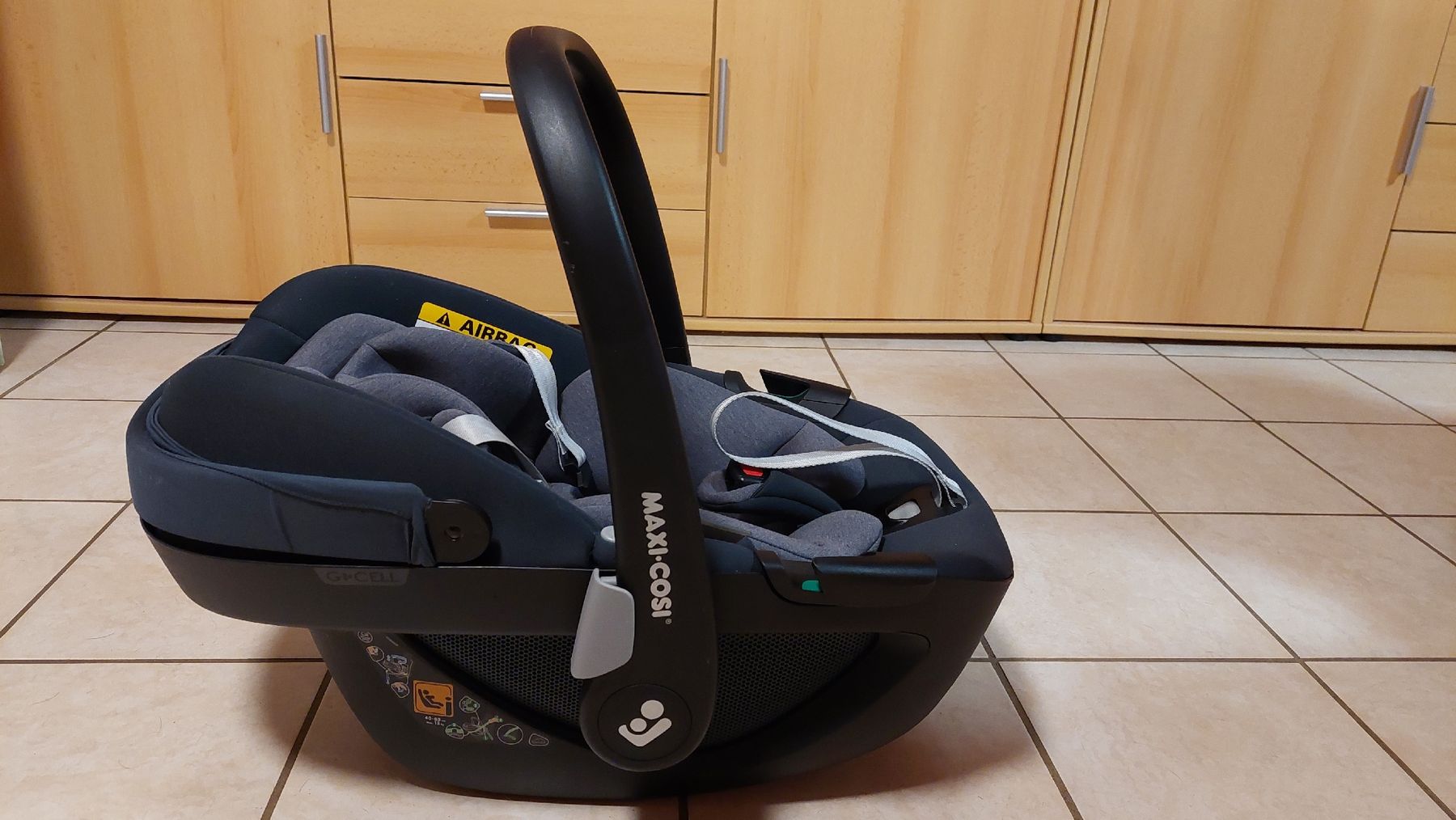 Maxi-Cosi Bauch- & Rückentragen: Maxi-Cosi Babyschale – Gebraucht aus Liebistorf von Ragusamirusa 4
