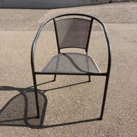 Sofortkauf: 17 Gartenstühle Metall mit zwei Tischen