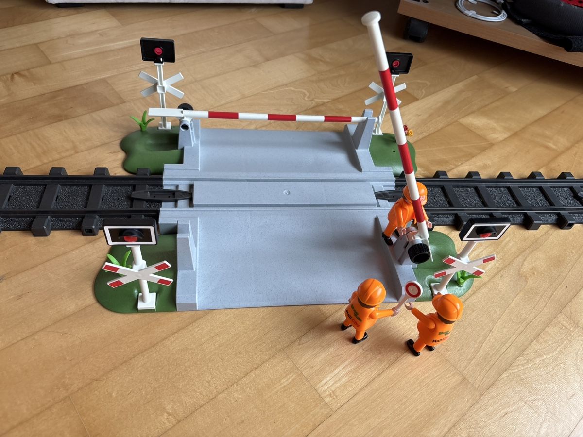 Playmobil Spielzeuge: Playmobilzug mit Licht 4011 – Gebraucht aus Unterentfelden von Lavach 1