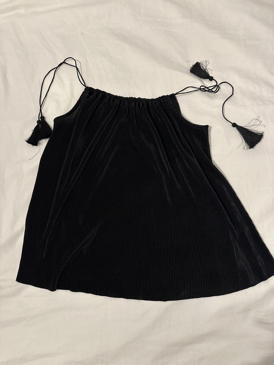 H&M Top: Schwarzes Sommertop mit Plisseé Gr. XS – Nuovo (secondo la descrizione) da Luzern venduto da val_z5jn