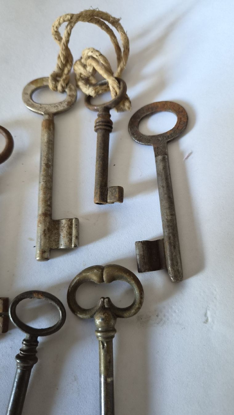 Schlüssel: 6 antike Schlüssel – Gebraucht aus Kölliken von Upcycling-by-Mc-TAM 3