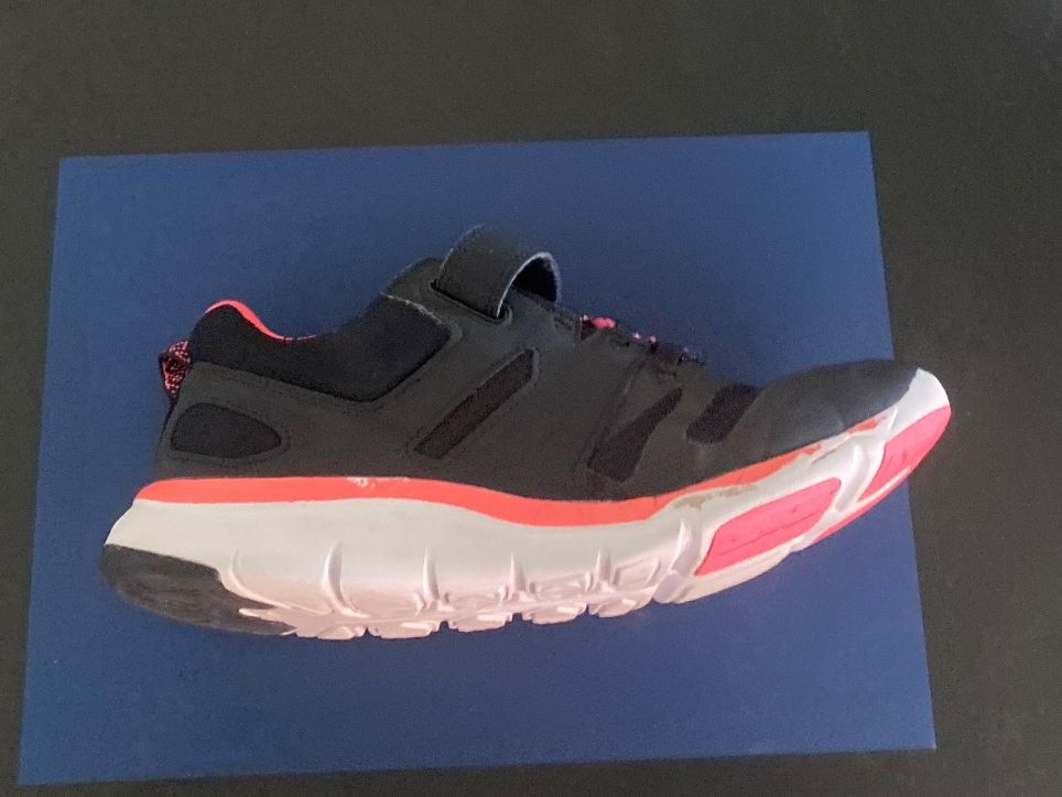 Decathlon Chaussures filles: Mädchen Turnschuhe der Grösse 37 – D'occasion à Beinwil am See par Windlepack 1