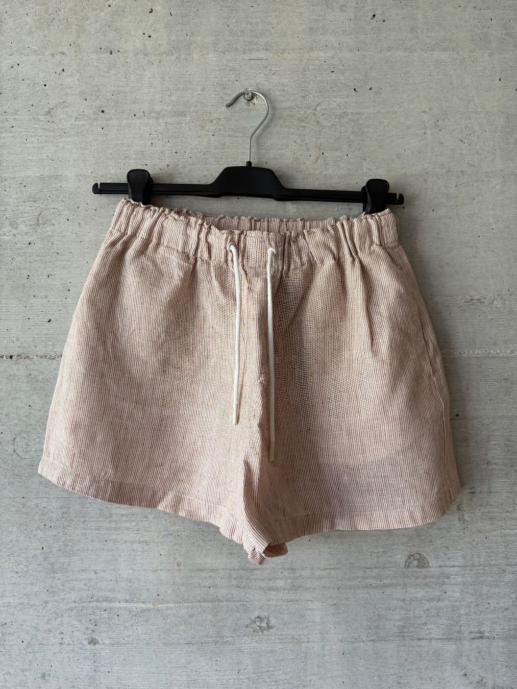 Mango Pantalons: MANGO Shorts aus Leinen – D'occasion à St-George par alaixee 1