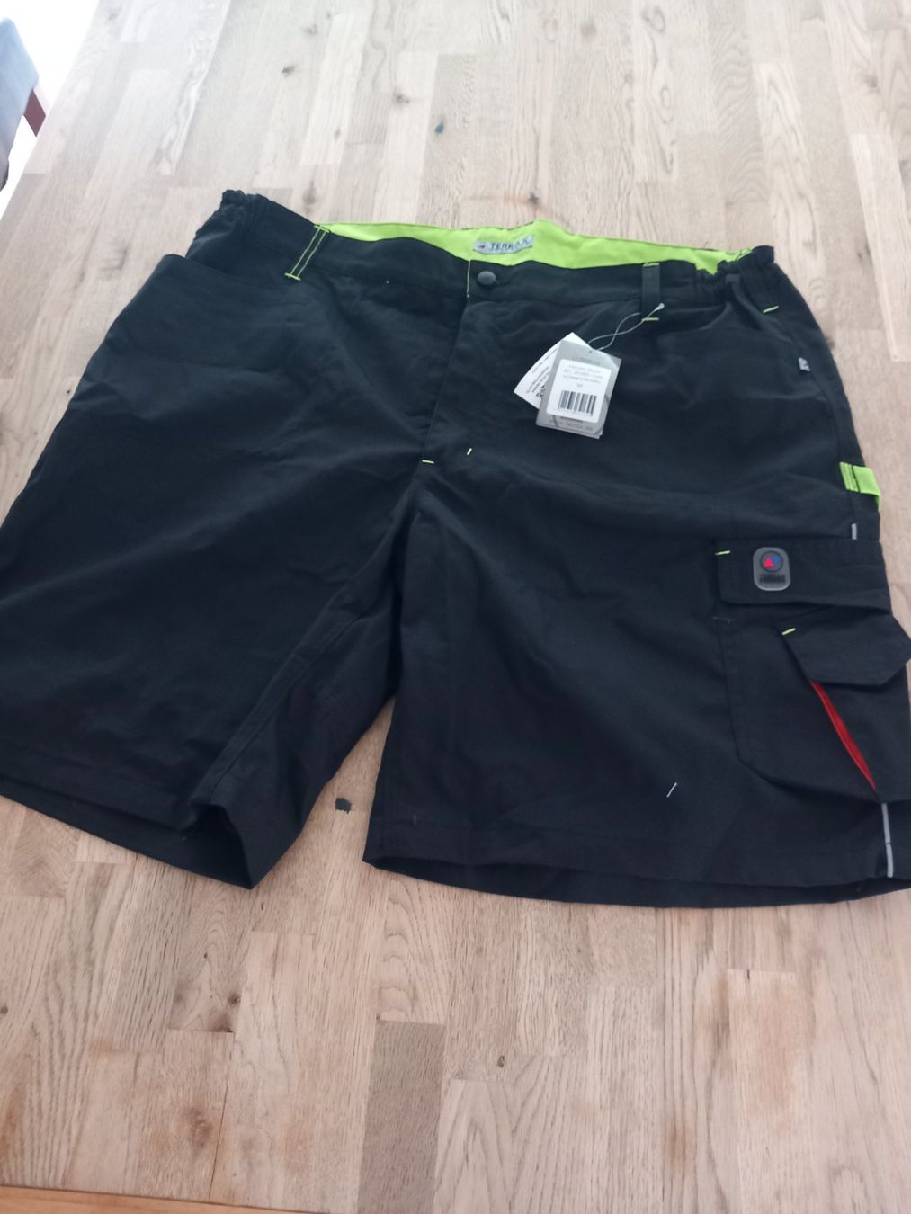 Hosen: Arbeitsshorts Gr.56 schwarz/Limette – Neu und originalverpackt aus Thun von Beas-Allerlei