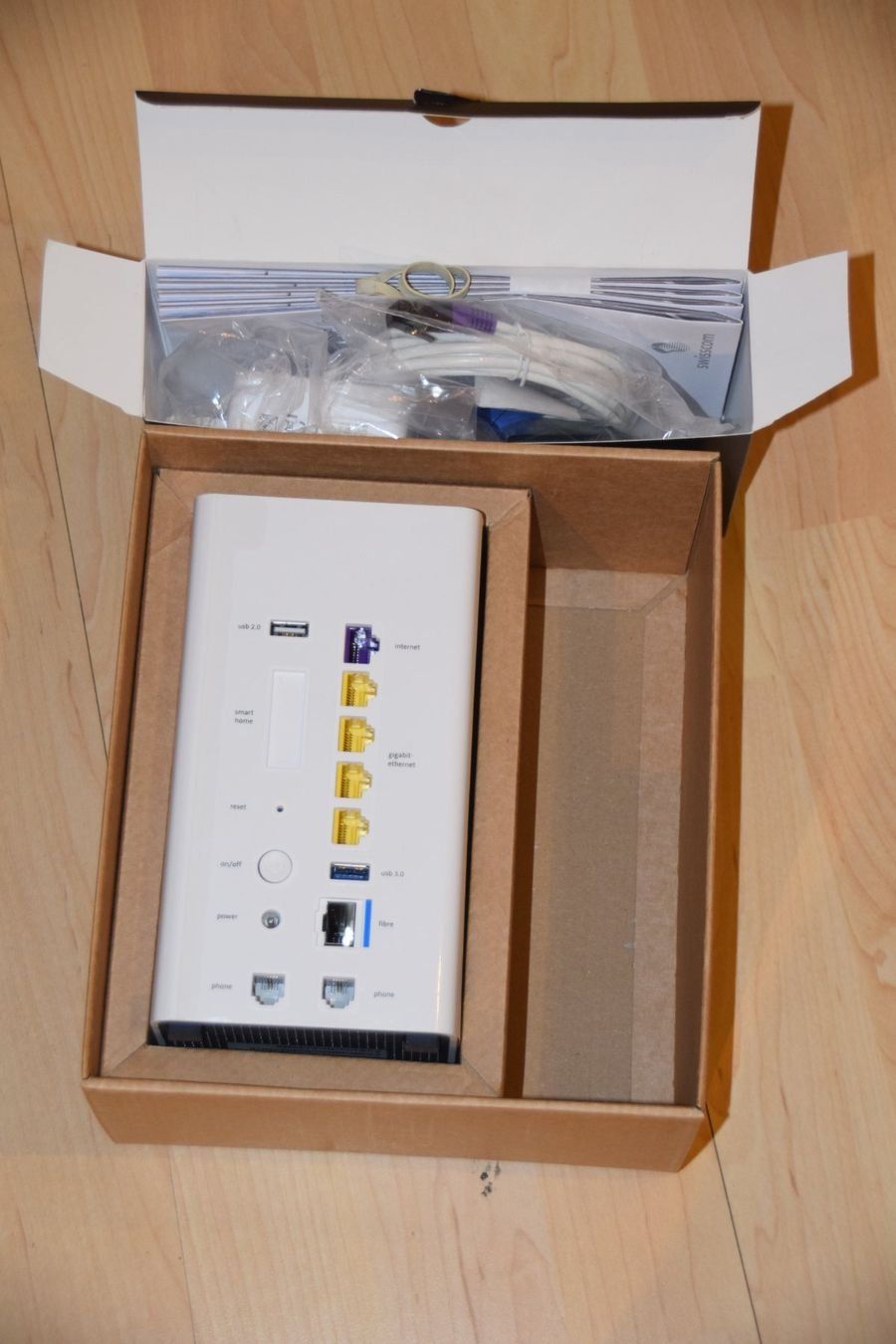 Swisscom Modems & Routeurs: Swisscom Internetbox 2 – D'occasion à Schiers par Topflash74