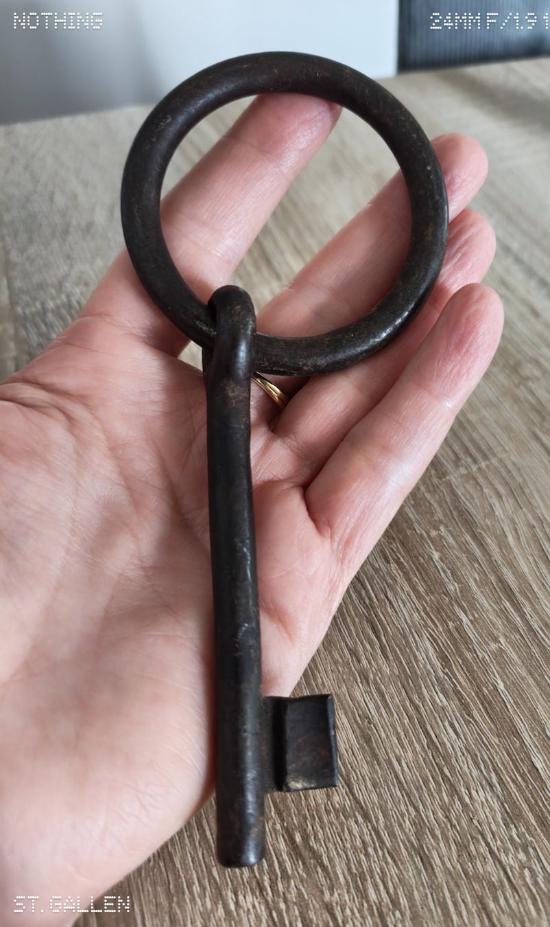 Clés: Alter Eisenschluessel mit Ring gebraucht – D'occasion à St. Gallen par Ricardo_Deals 3