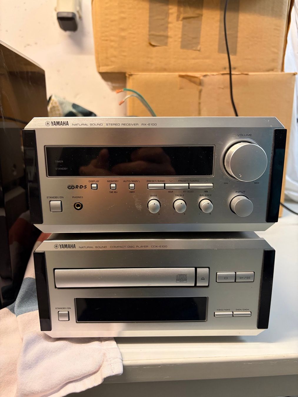 Yamaha Ricevitori: YAMAHA RX-E100 Receiver und CDX-E100 CD-Player – Usato da Würenlingen venduto da Tiptel172