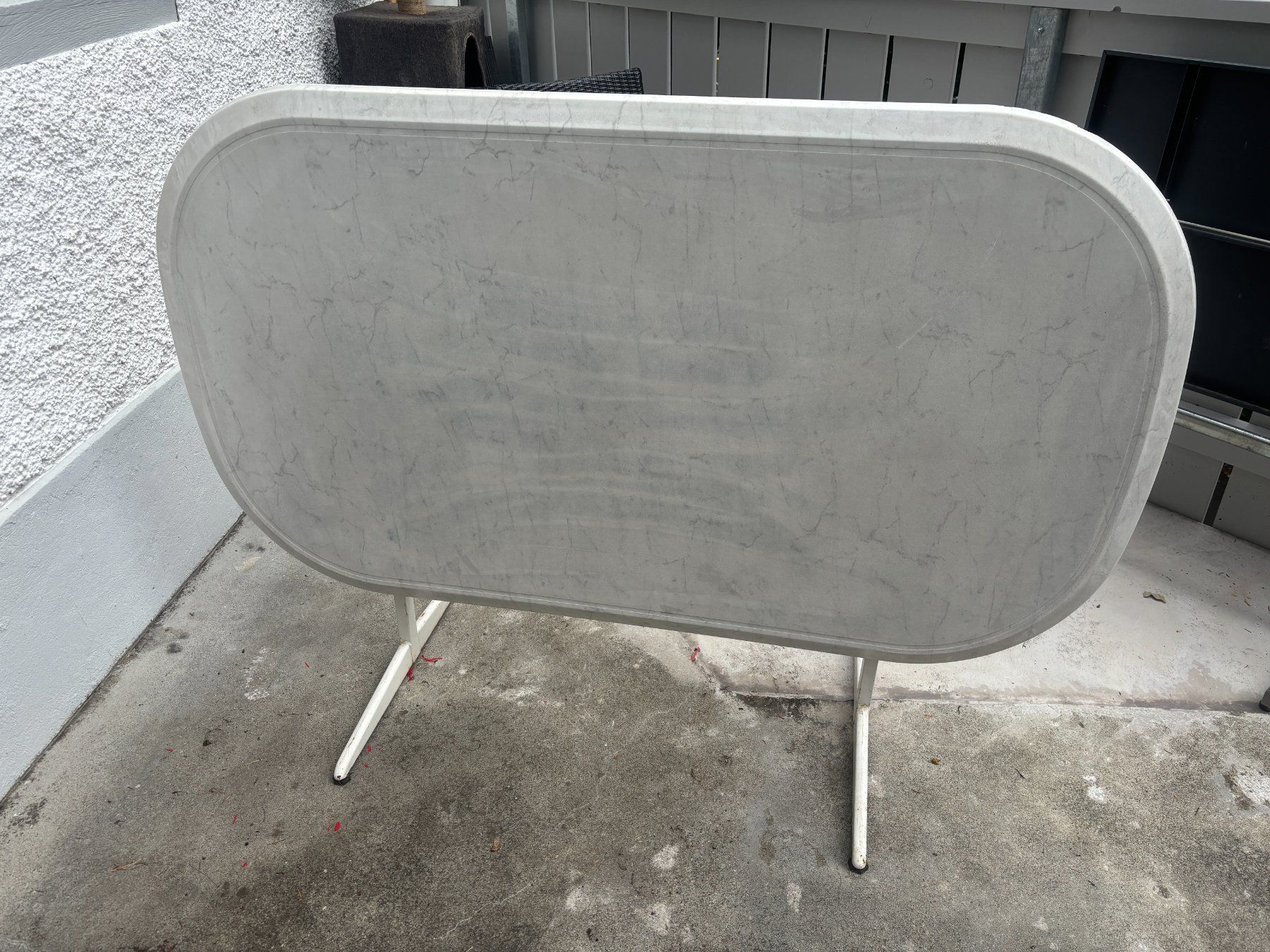 Tische: Tisch oval weiss, klappbar – Gebraucht aus Altikon von Pukas100