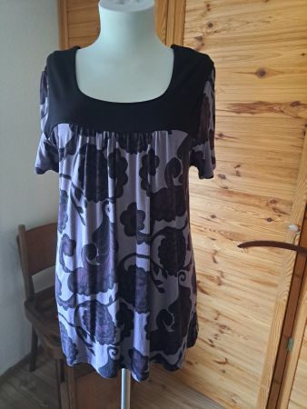 Blümchen Shirt, toller Schnitt, Gr. L, Bonprix