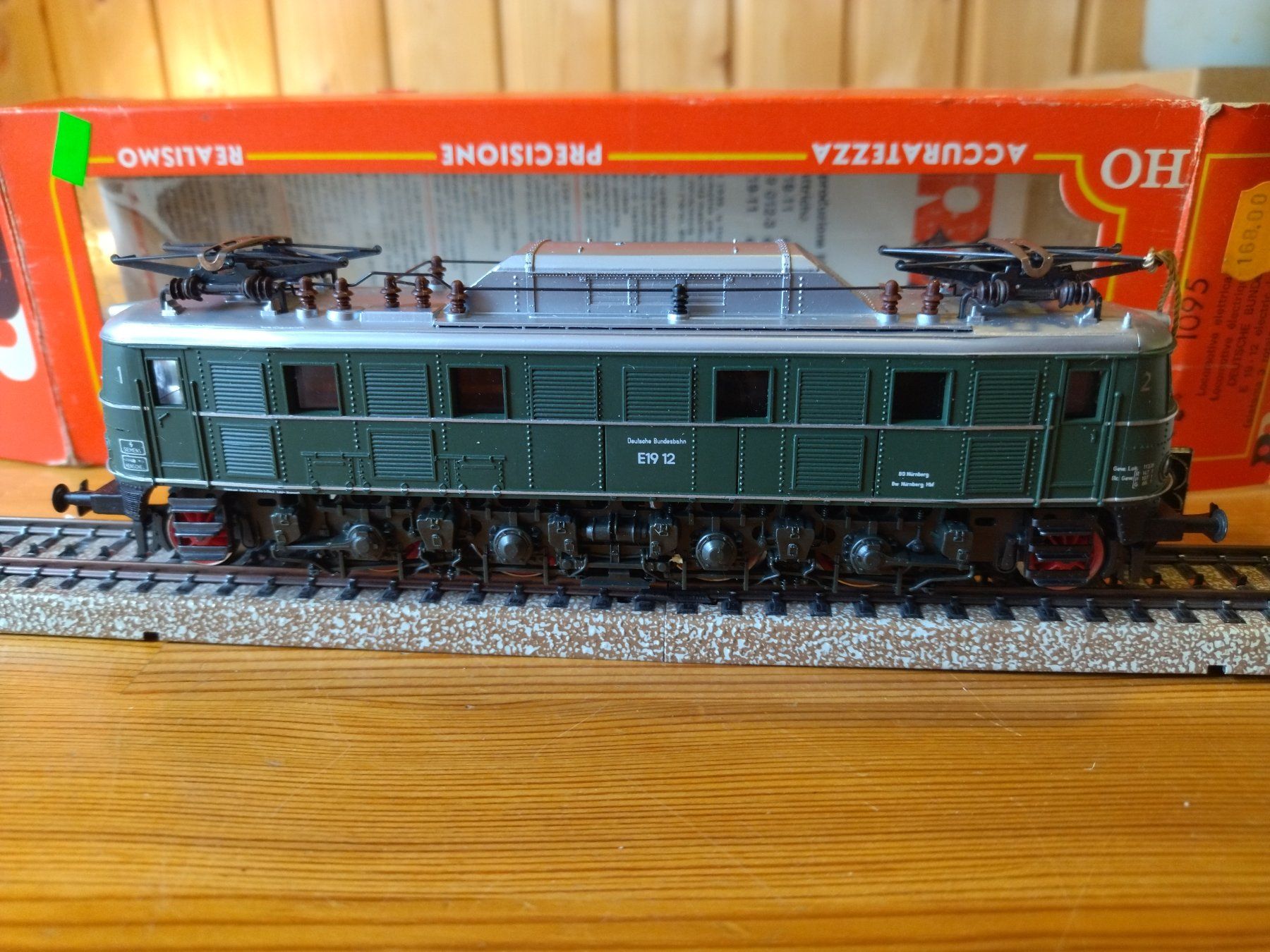 Rivarossi Modellini di ferrovie: Rivarossi Lok E 19-12 (513) – Usato da Basel venduto da BeanieUp