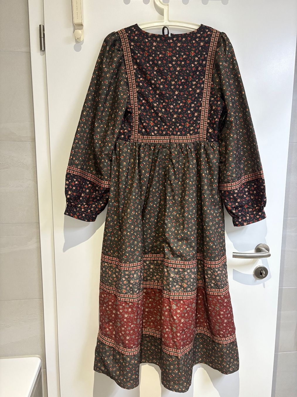 Vestiti: Une belle robe taille L – Nuovo (secondo la descrizione) da Monts-de-Corsier venduto da mon_rp2m 1