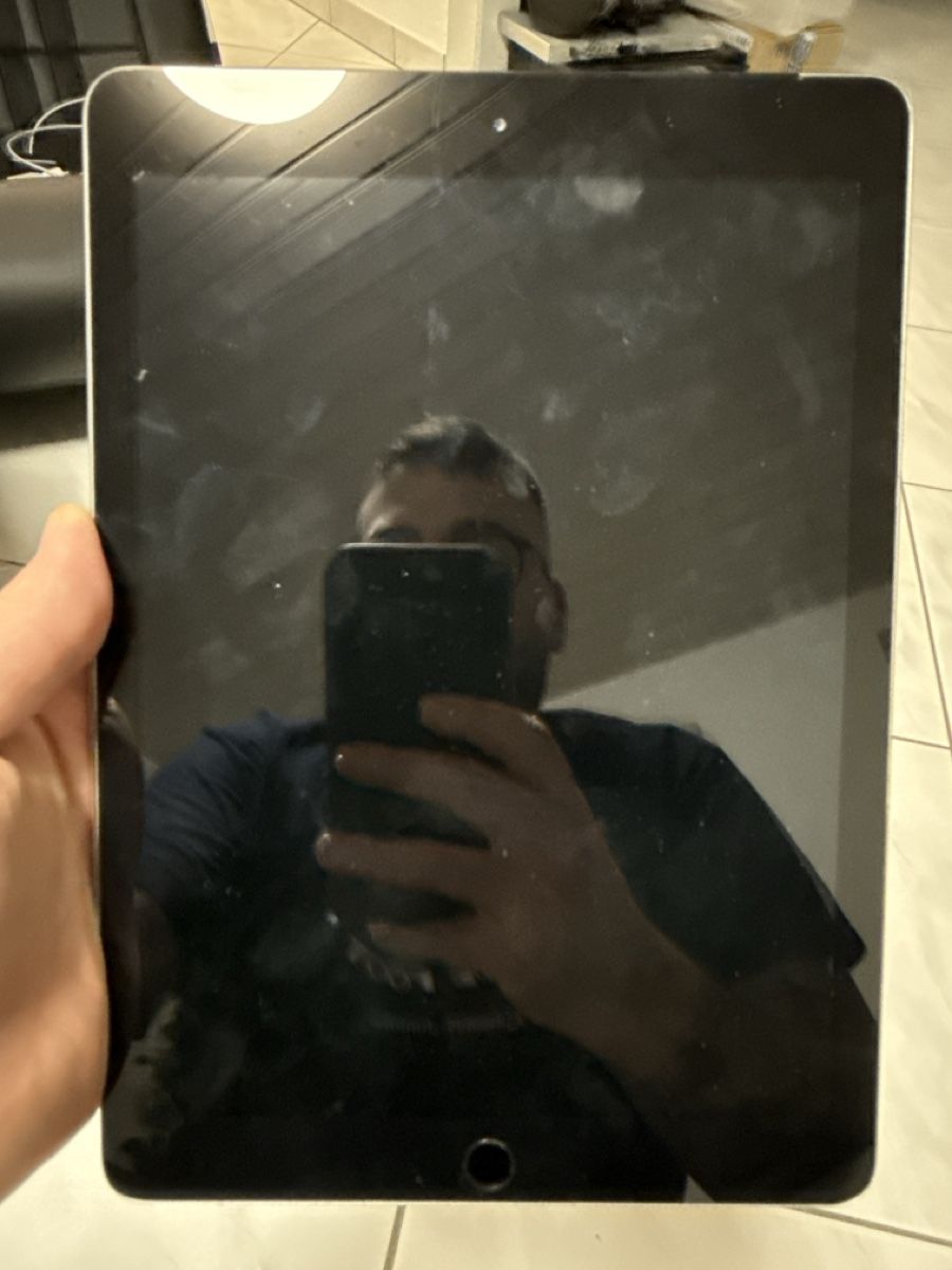 Apple Tablet PC: iPad A1954 – Difettoso da Payerne venduto da Kikas