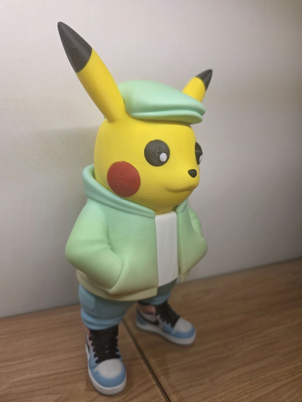 Pokémon Carte collezionabili: Pikachu Street Style 21 cm – Nuovo (secondo la descrizione) da Figino venduto da dif_2gsf 3