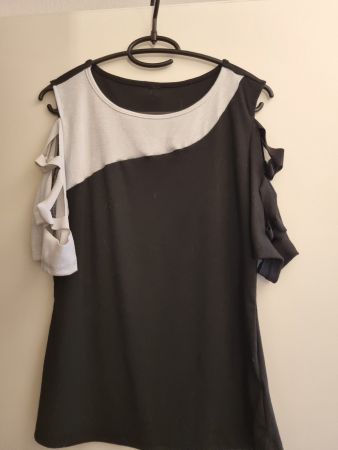 Schwarz-weisses Shirt mit Cut-outs, Gr. M