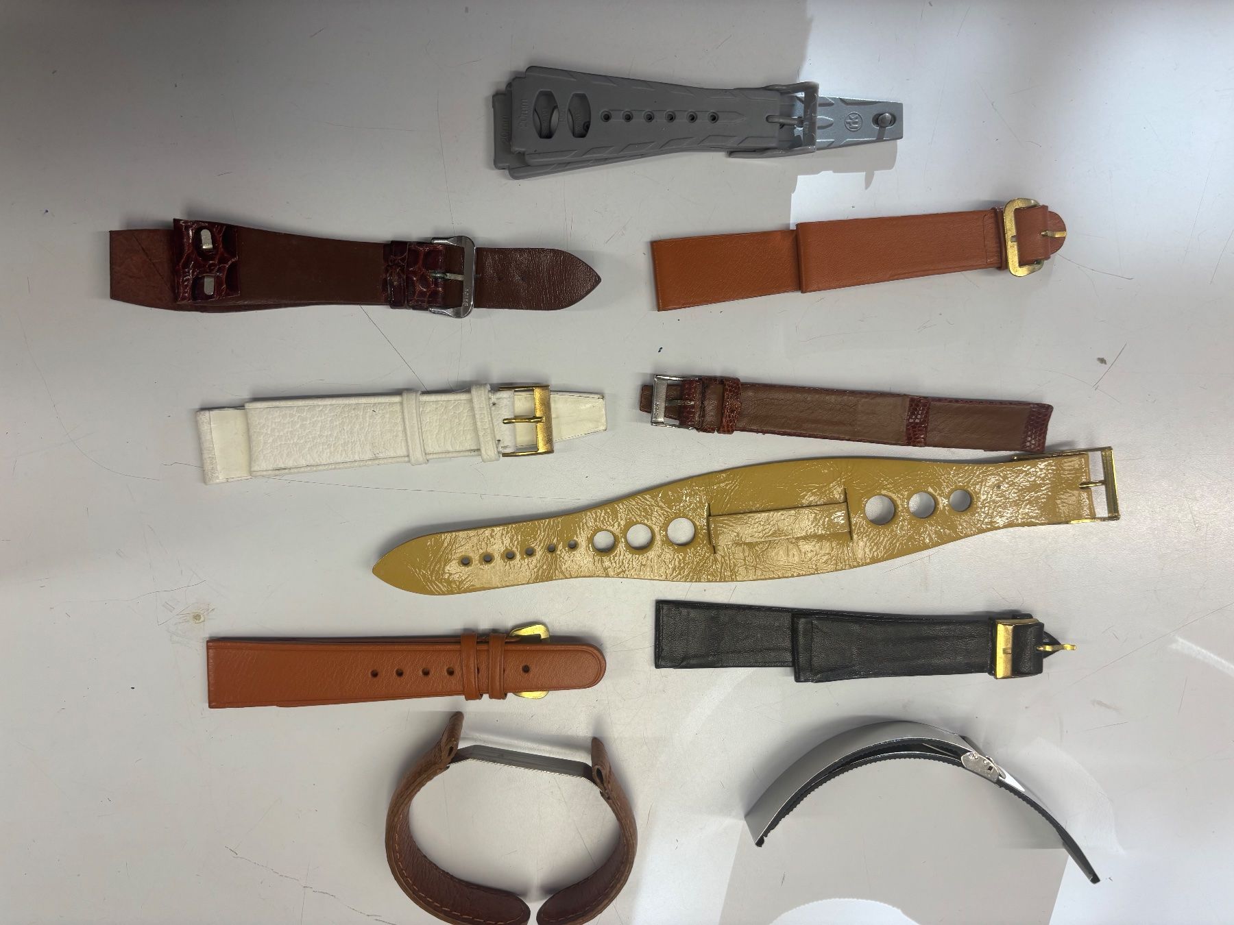 Bracciali & Braccialetti: Uhrenarmbänder Konvolut verschiedene Grössen – Nuovo (secondo la descrizione) da Oberdorf BL venduto da piano29mar 1