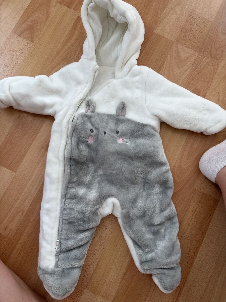 Lotti & Set di vestiti: Baby winter overall 0-3 months  – Usato da Arbon venduto da bot_5ht5 1