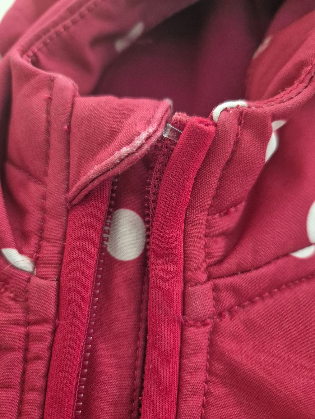 Giacche & Cappotti: Rote Softshell Jacke mit weissen  Pünktli, Grösse 140 – Usato da Adliswil venduto da Stardust11 6