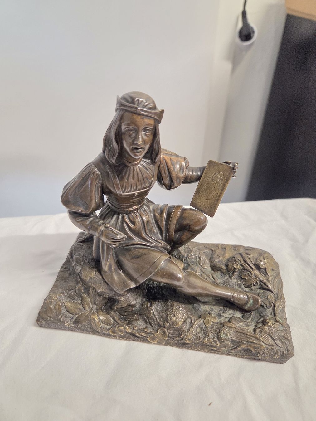 Sculture & Statue: Bronzefigur: Lesende Maid  – Usato da Dietikon venduto da Allegra34 6
