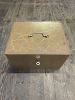 Tresor mit einem Schlüssel Metall, braun