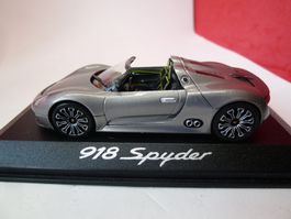 Porsche 918 Spyder - silber - TOP von Minichamps ( in Box )