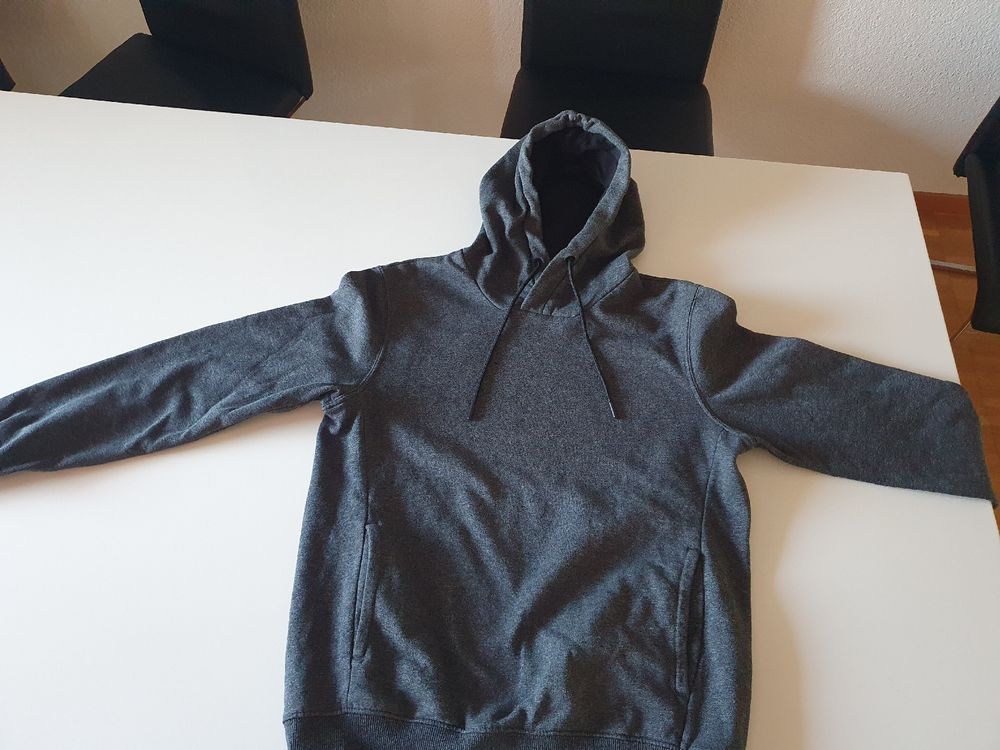H&M Pulls & Sweat-shirts: Pullover mit Kapuzi Marke HM Grösse XS – D'occasion à Rothenburg par PHSKC