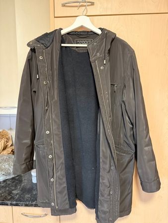 Esprit Winterjacke mit Kapuze braun gebraucht Zustand
