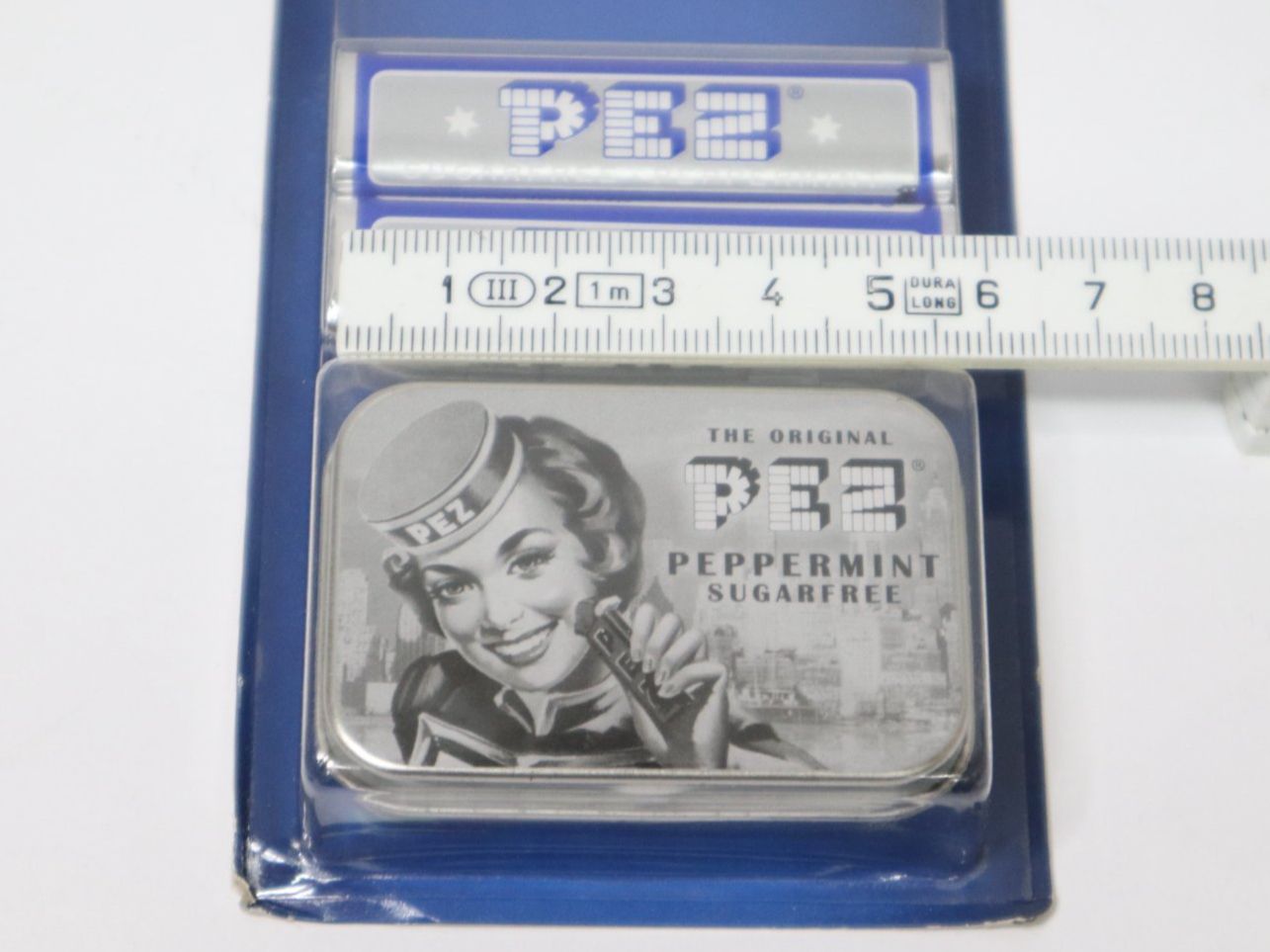 Pez Statuette: PEZ Blechdose Pez Pin-up – Nuovo e nell'imballaggio originale da Eschenbach SG venduto da Astalavista 1