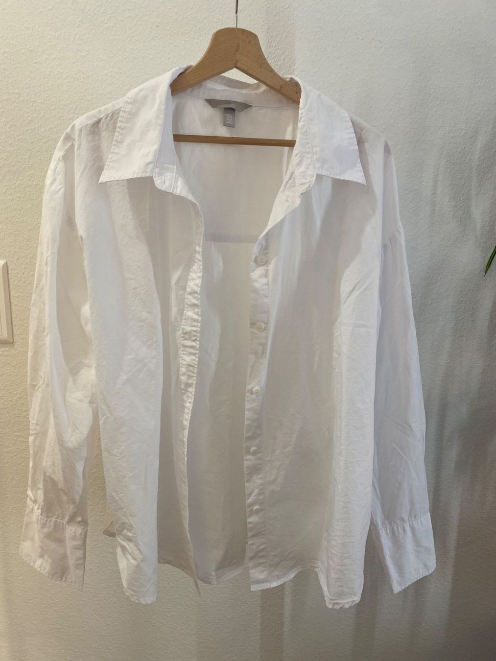 H&M Blusen: H&M Bluse oversized weiss Gr. XL / Gr. 48 - 52 – Gebraucht aus Pratteln von a23_j2gs 2