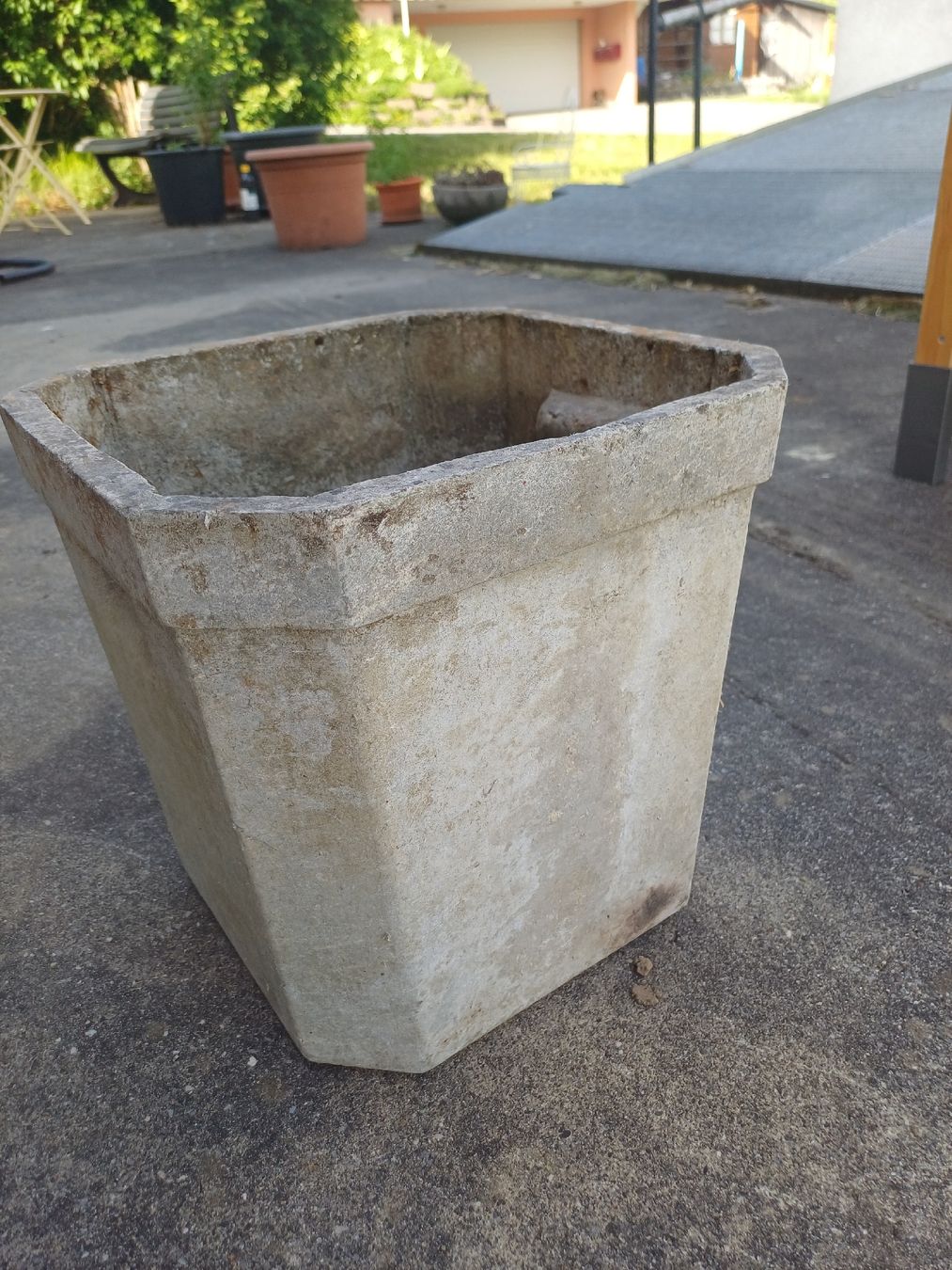 Eternit Vasi per fiori: Eternit Blumentopf – Difettoso da Wangenried venduto da Recycler94 3
