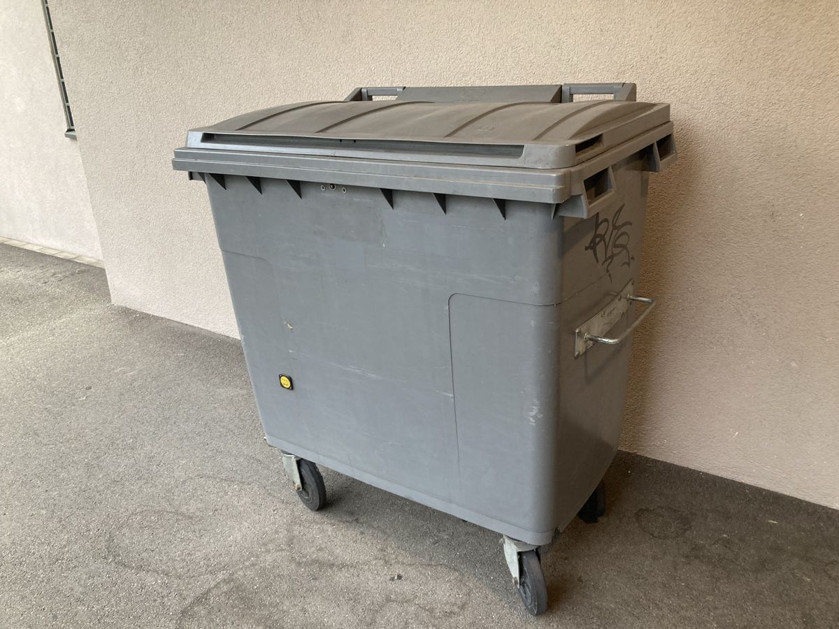 Korpus: Abfallcontainer – Gebraucht aus kloten von Goodding