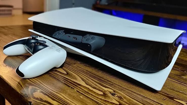 Sony Console: Console Sony PlayStation 5 disc edition con 2 joystick – Nuovo (secondo la descrizione) da Cama venduto da wll_5qnf