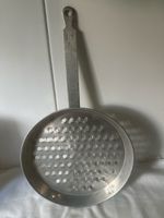 Spätzli-Reibe Aluminium mit Griff Durchmesser 24 cm gebrauch