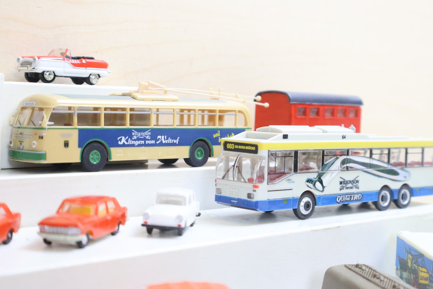 Modelleisenbahnen: 17 x Modellauto/Busse H0 1:87 – Gebraucht aus Winterthur von Monstera 5