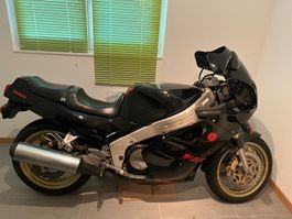 Moto Yamaha FZR 1000
