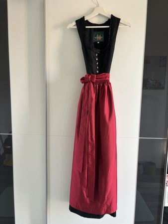 Dirndl Wenger schwarz rot lang neuwertiger Zustand