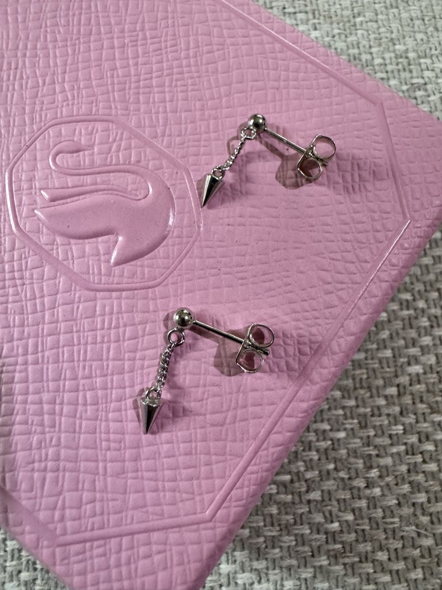 Ohrringe & -stecker: Silberne Ohrringe mit Pfeil Anhänger – Gebraucht aus Zürich von MHW23