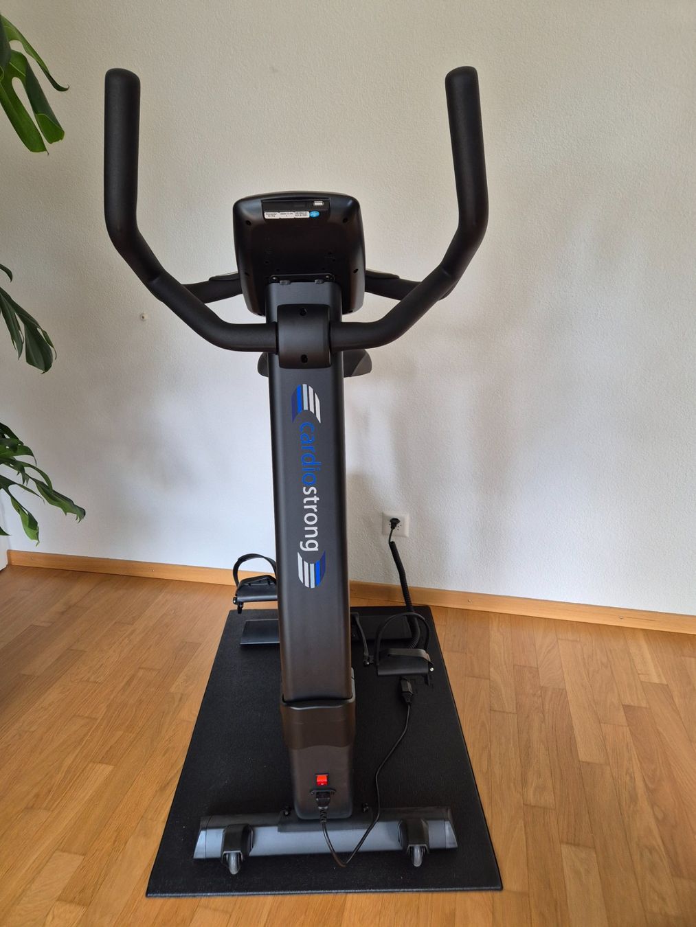 CardioStrong Hometrainer: Neuer Crosdtrainer – Neu und originalverpackt aus Langenthal von yum_l7tw