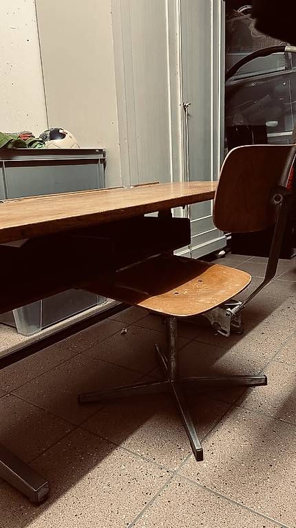 Scrivanie: Kinder Schreibtisch – Usato da Therwil venduto da StephaniePoloni 2