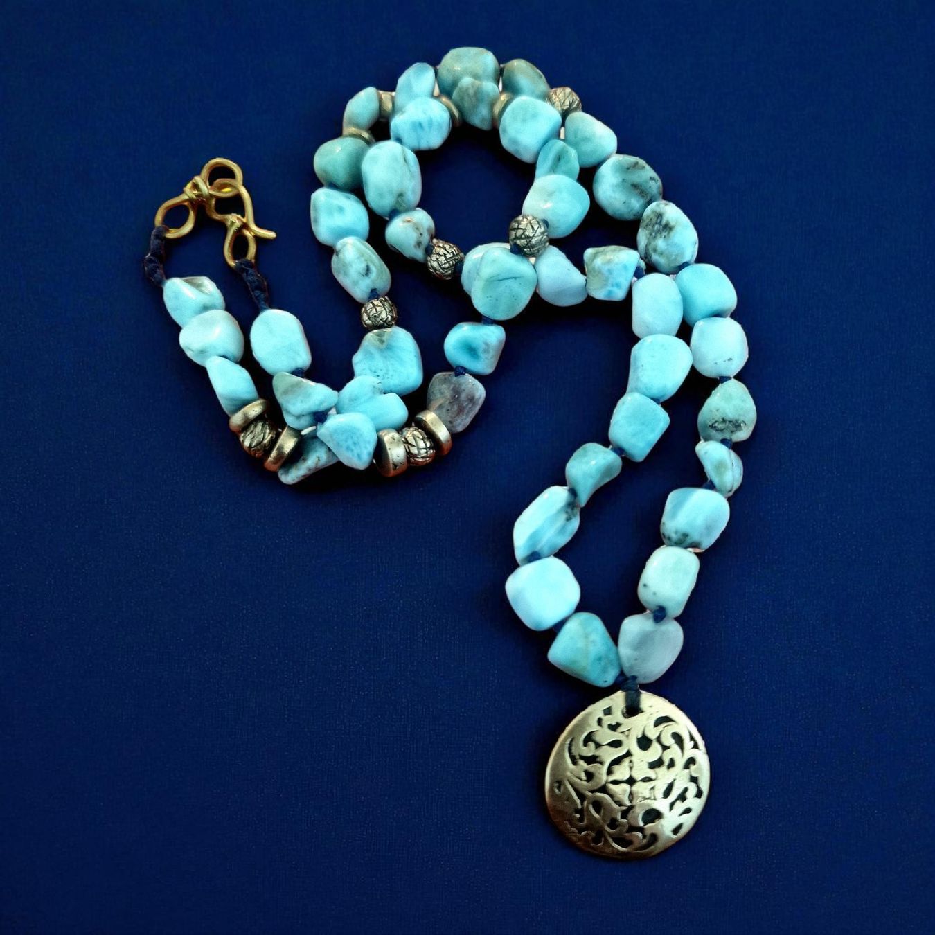 Catenine: Kette Larimar, geknöpft, mit handgemachten Bronze-Elementen – Nuovo e nell'imballaggio originale da Aarau venduto da Schmuckhoehle_MD 5