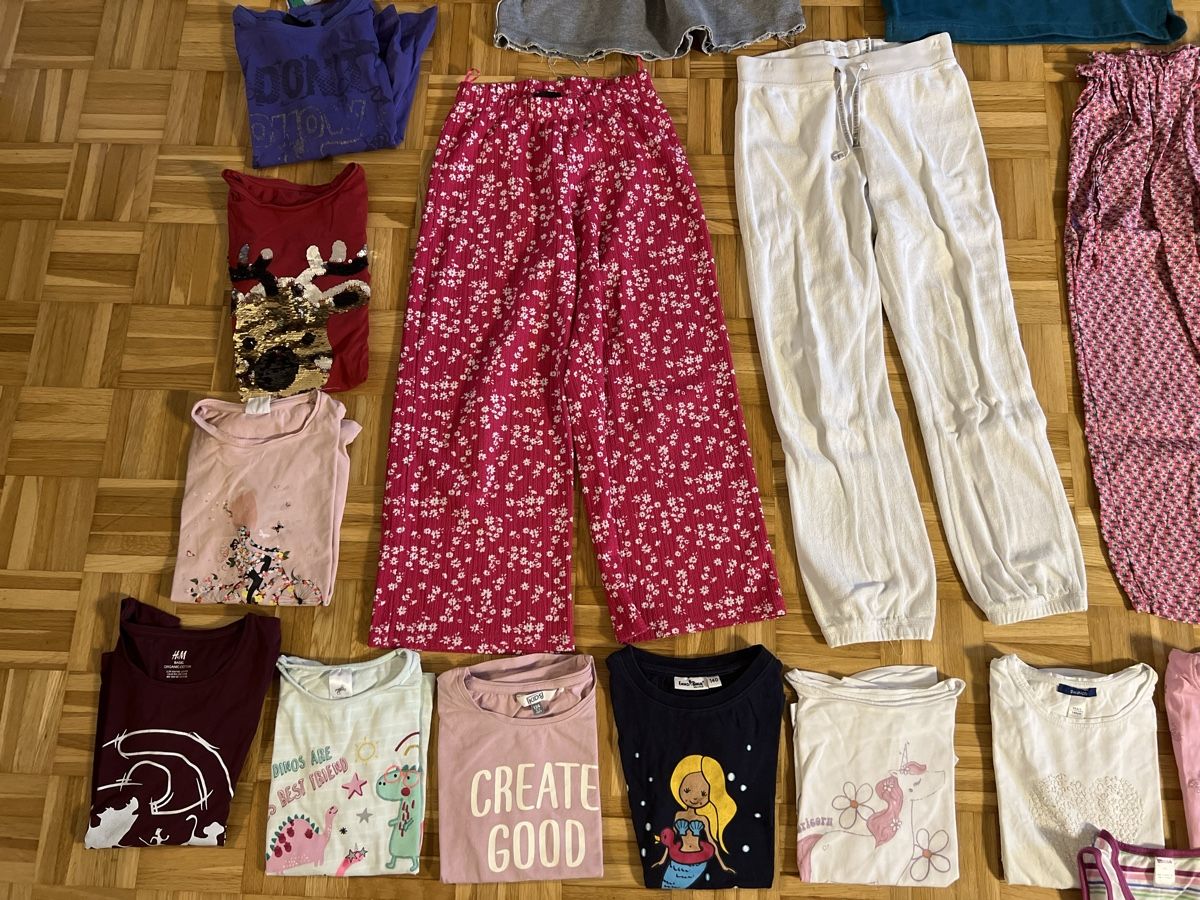 Lotti & Set di vestiti: Kinderkleider Paket Mädchen, Gr. 134/140 – Usato da Zuchwil venduto da Commander0 1