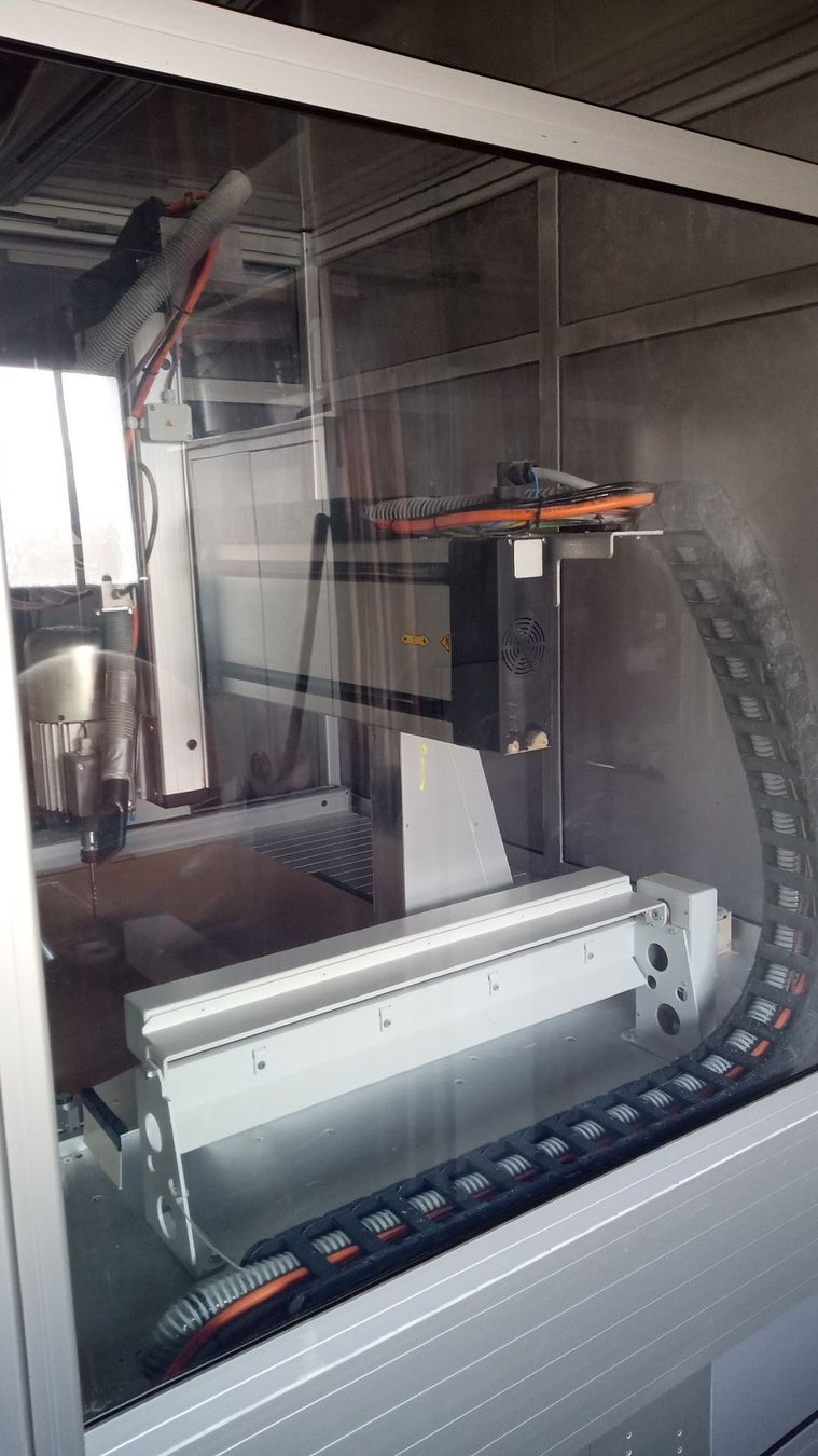 Tutte le macchine: Isel CNC Fräsmaschine mit Schutzhaube – Usato da Triesenberg venduto da moonrake 3