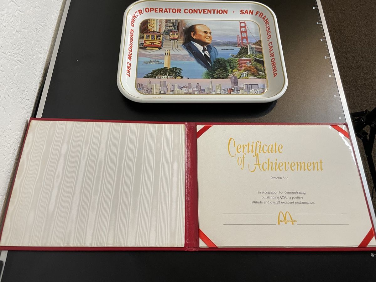 Mc Donald's Statuette: McDonalds Tablett und Zertifikat – Usato da Schliern b. Köniz venduto da Trebesch 1