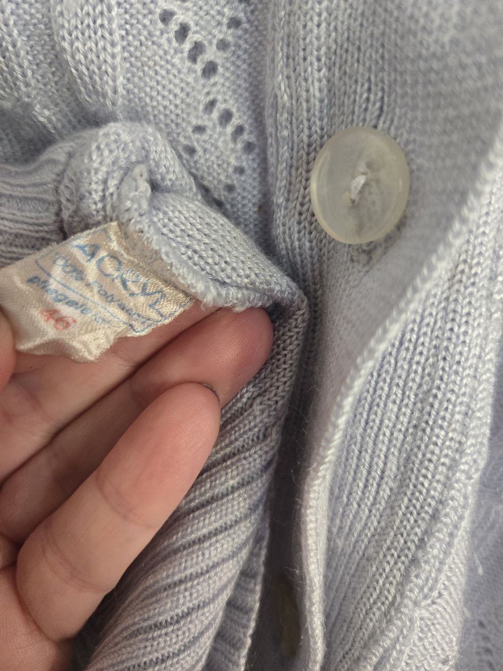 Maglioni & Felpe: Vintage Hellblaue Strickjacke, Kurzarm, Gr. 46 – Usato da Dübendorf venduto da Timulka 1