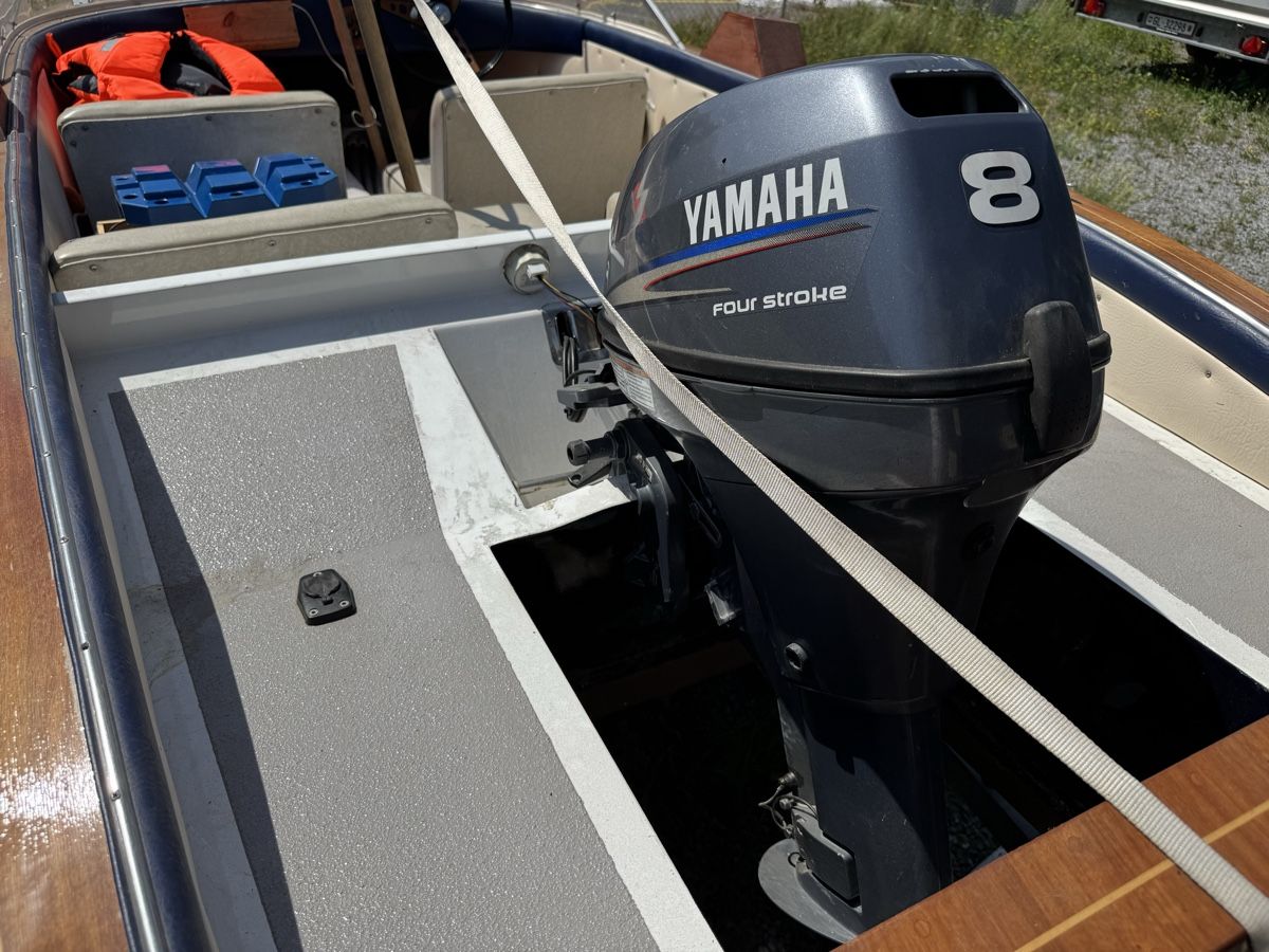 Yamaha Barche: Motorboot Yamaha 8PS und Anhänger – Usato da Niederurnen venduto da Tolhal 3