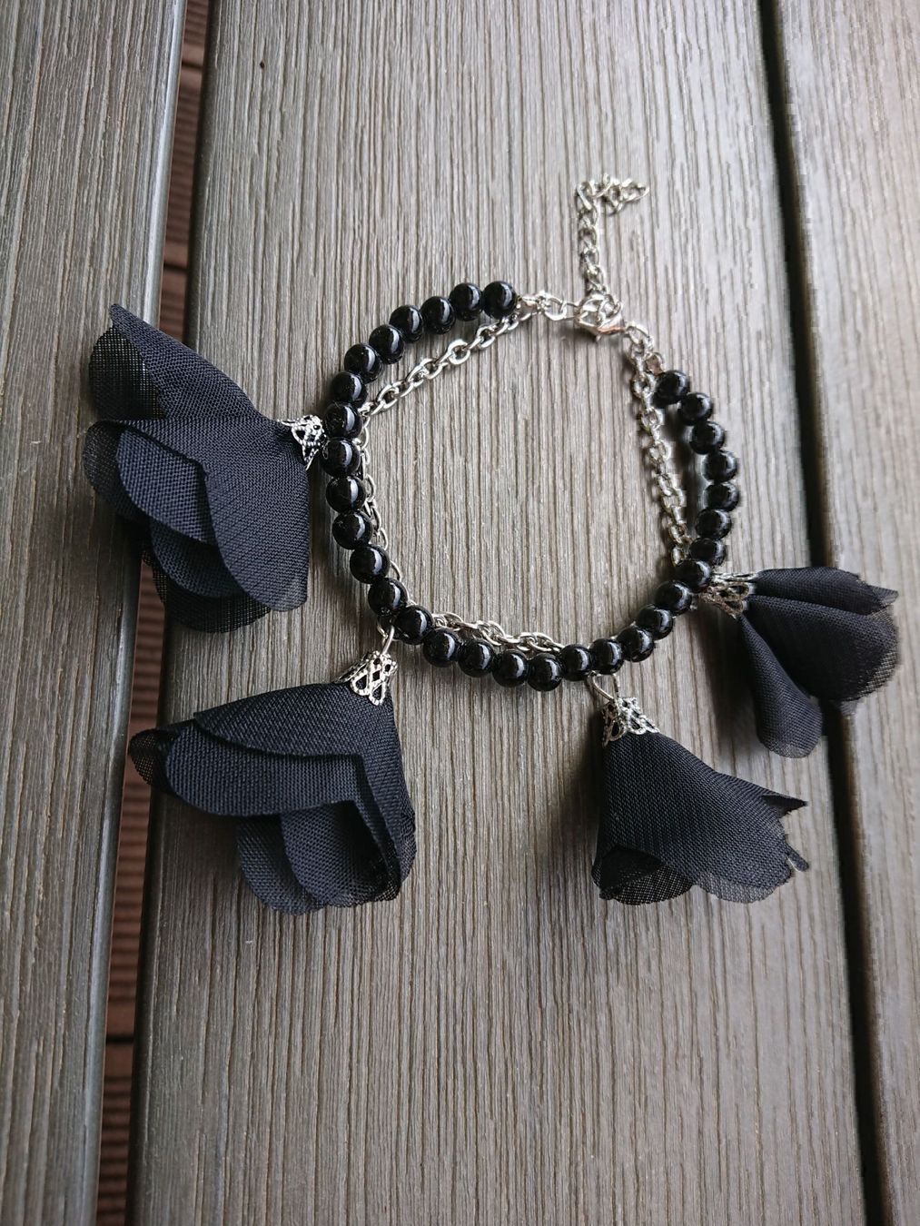 Bracciali & Braccialetti: Bracelet perles noires & fleurs tissues – Nuovo (secondo la descrizione) da Agiez venduto da chouchanelle 1