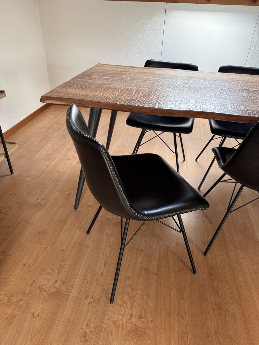 Set di tavolo e panche: Holztisch mit Stühlen – Usato da Luzern venduto da AlinaParche 6