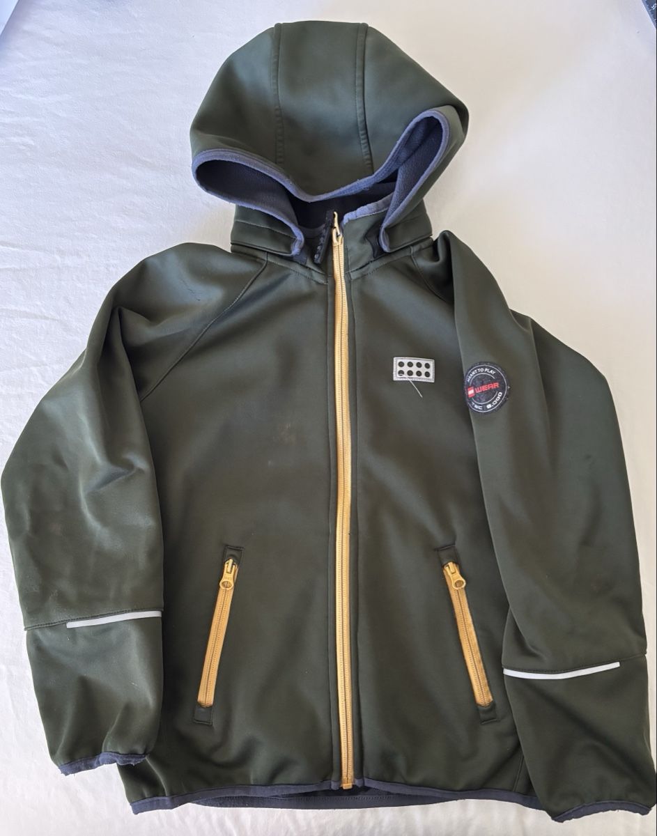 Lego Vestes: Softshelljacke Lego Grösse 128 gebraucht – D'occasion à Gränichen par andi_c